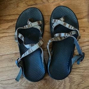 Women’s Chacos Size 6